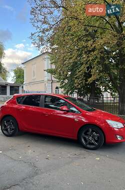 Хэтчбек Opel Astra 2010 в 