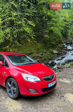 Хэтчбек Opel Astra 2010 в 