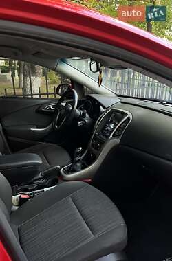 Хэтчбек Opel Astra 2010 в 