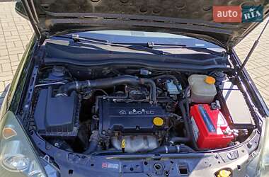 Купе Opel Astra 2008 в 