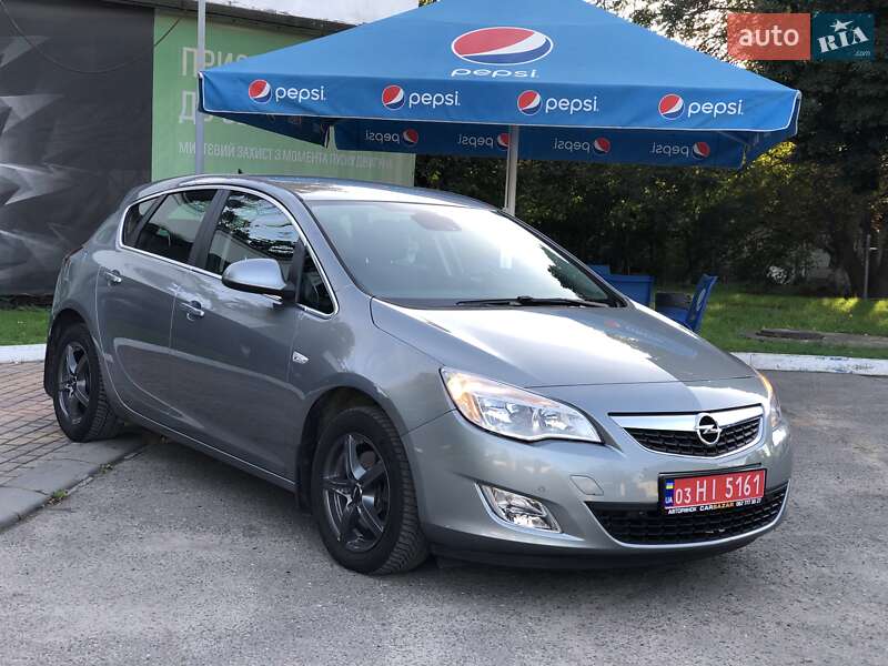 Хэтчбек Opel Astra 2011 в Львове