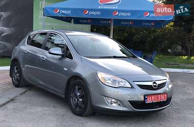 Хэтчбек Opel Astra 2011 в 