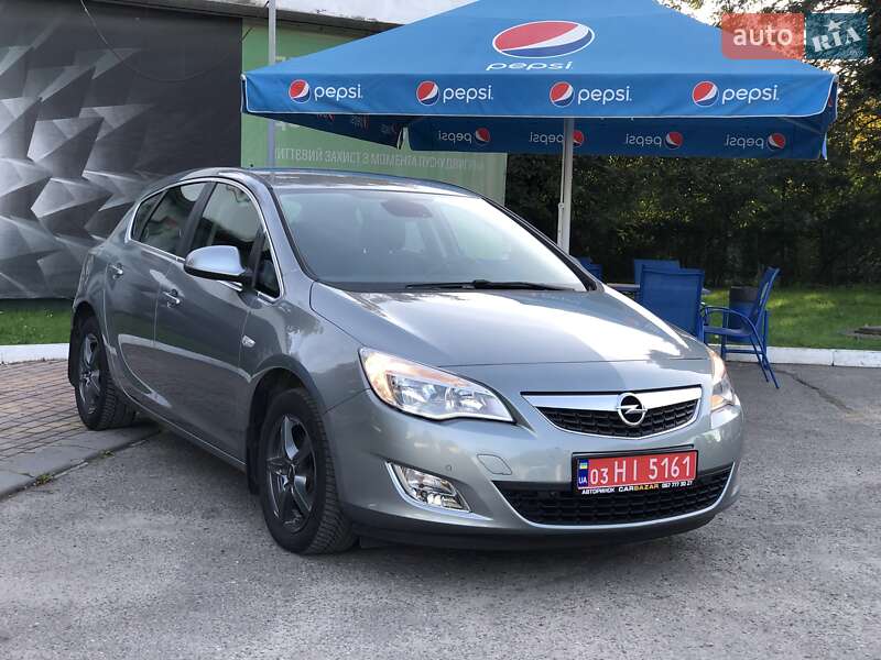 Хэтчбек Opel Astra 2011 в Львове