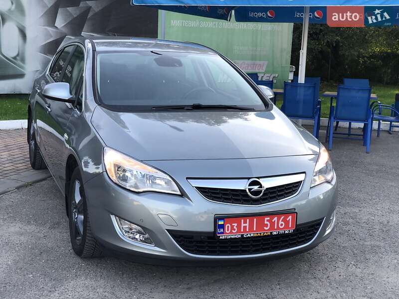 Хэтчбек Opel Astra 2011 в Львове