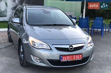 Хэтчбек Opel Astra 2011 в 