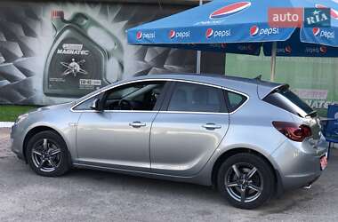 Хэтчбек Opel Astra 2011 в 