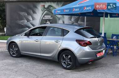Хэтчбек Opel Astra 2011 в 