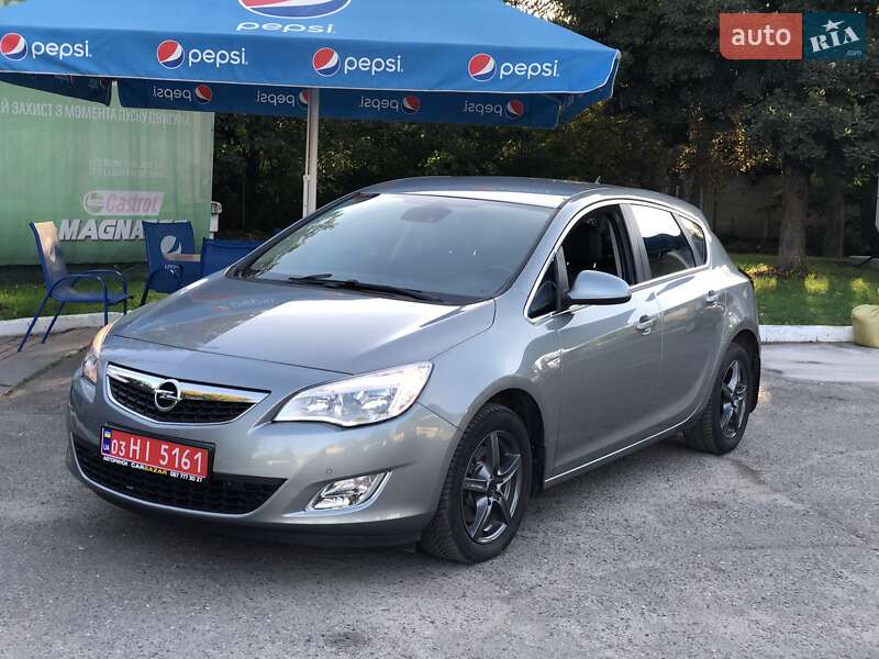 Хэтчбек Opel Astra 2011 в Львове