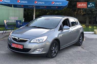 Хэтчбек Opel Astra 2011 в 