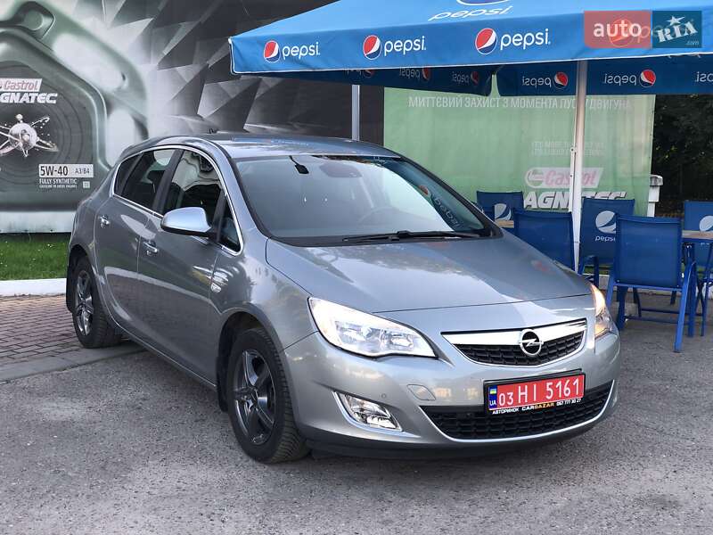 Хэтчбек Opel Astra 2011 в Львове