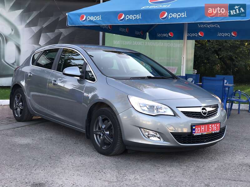 Хэтчбек Opel Astra 2011 в Львове
