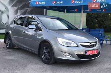 Хэтчбек Opel Astra 2011 в 