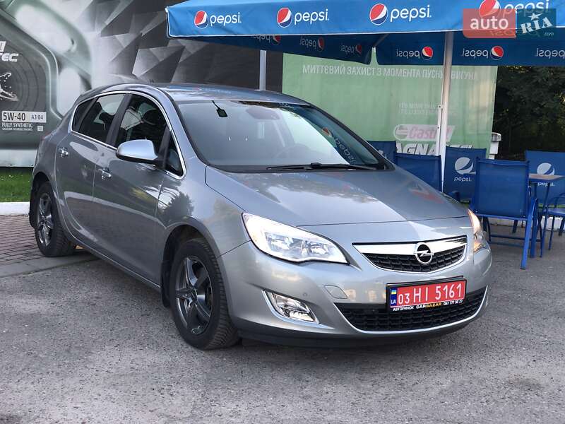 Хэтчбек Opel Astra 2011 в Львове