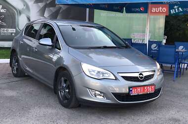 Хэтчбек Opel Astra 2011 в 