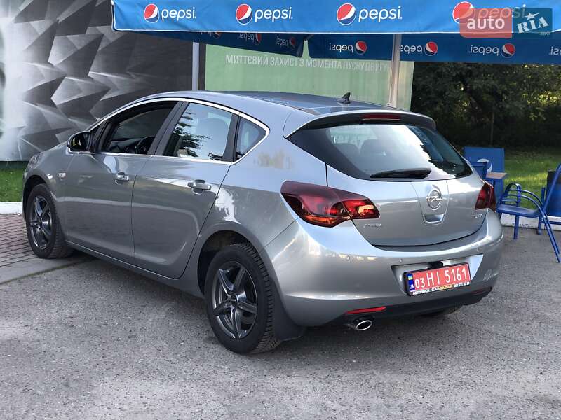 Хэтчбек Opel Astra 2011 в Львове