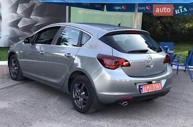 Хэтчбек Opel Astra 2011 в 