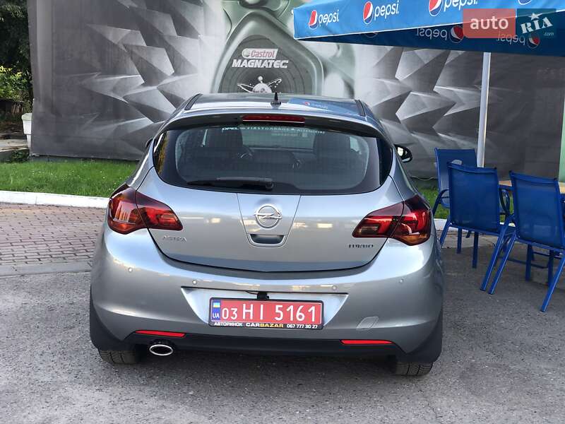 Хэтчбек Opel Astra 2011 в Львове