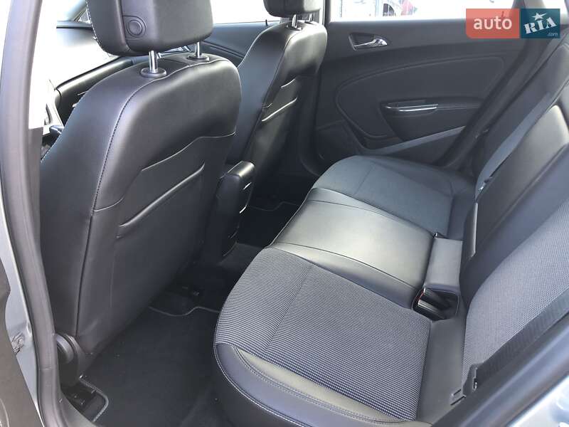 Хэтчбек Opel Astra 2011 в Львове