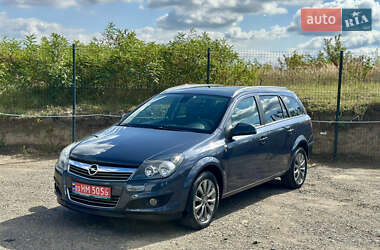 Універсал Opel Astra 2010 в Рівному
