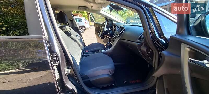 Універсал Opel Astra 2013 в Сторожинці