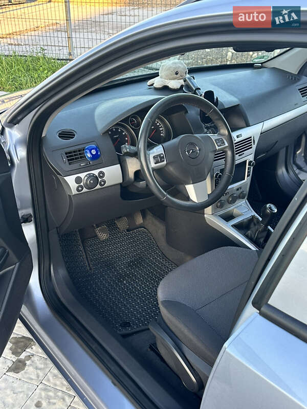 Универсал Opel Astra 2009 в Львове