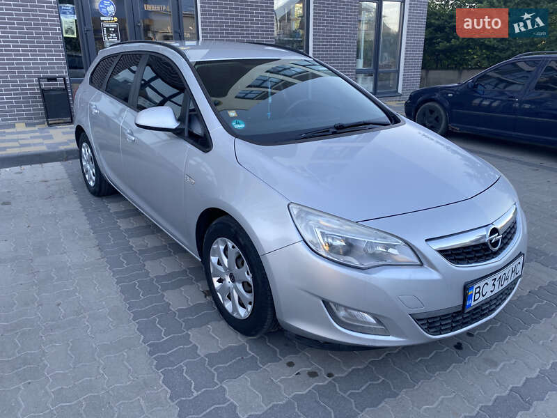 Универсал Opel Astra 2012 в 