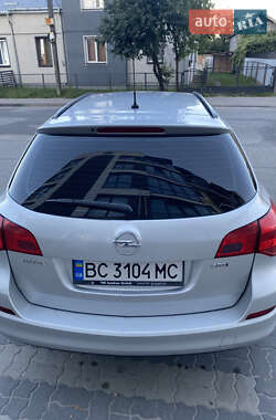 Универсал Opel Astra 2012 в 