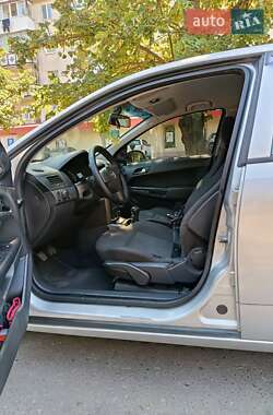 Хэтчбек Opel Astra 2005 в 