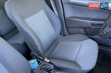 Хэтчбек Opel Astra 2005 в 
