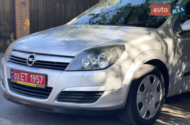 Хэтчбек Opel Astra 2005 в 