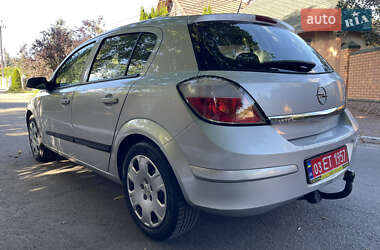 Хэтчбек Opel Astra 2005 в 