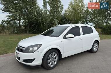 Хэтчбек Opel Astra 2011 в Нововолынске