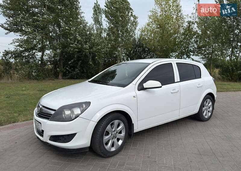 Хетчбек Opel Astra 2011 в Нововолинську
