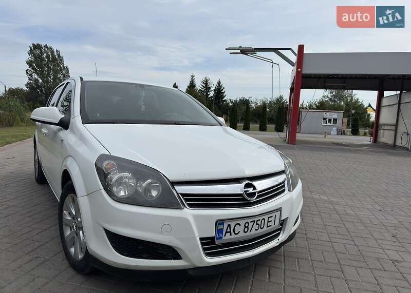 Хетчбек Opel Astra 2011 в Нововолинську