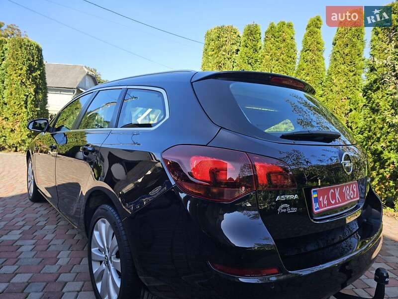 Универсал Opel Astra 2011 в Калуше
