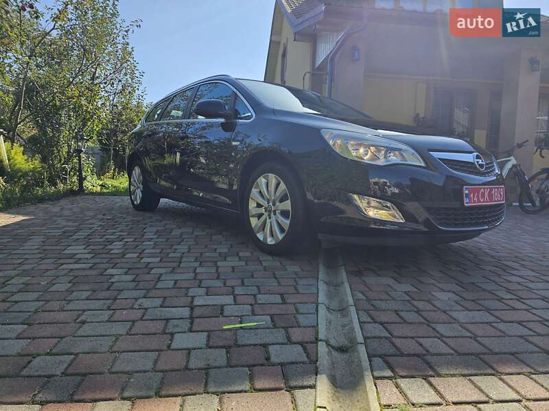 Универсал Opel Astra 2011 в Калуше