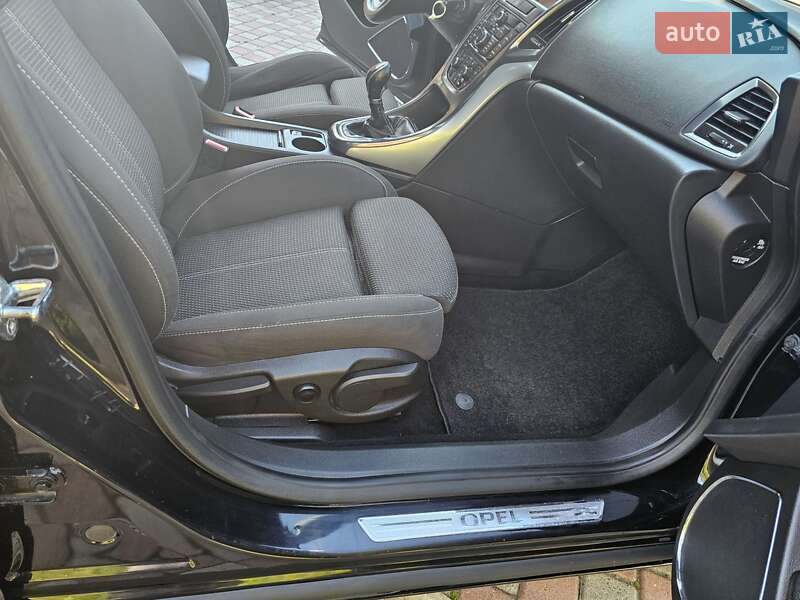 Универсал Opel Astra 2011 в Калуше