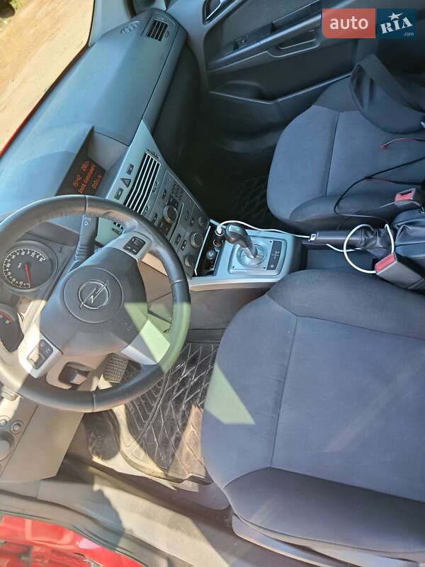 Хэтчбек Opel Astra 2013 в Киеве фото 8 Хэтчбек Opel Astra 2013 в Киеве