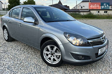 Седан Opel Astra 2011 в 
