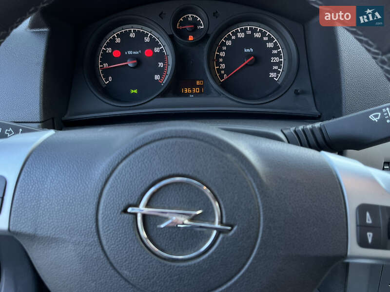 Седан Opel Astra 2011 в Калуші