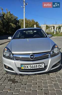 Седан Opel Astra 2011 в Хмельницком