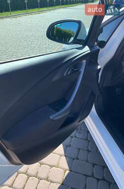 Универсал Opel Astra 2013 в 