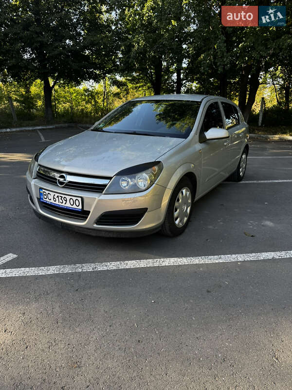 Хэтчбек Opel Astra 2006 в Дрогобыче