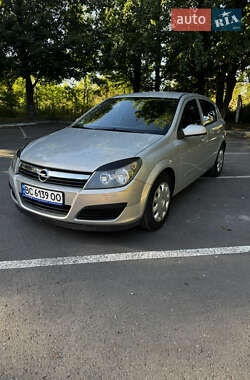 Хэтчбек Opel Astra 2006 в 
