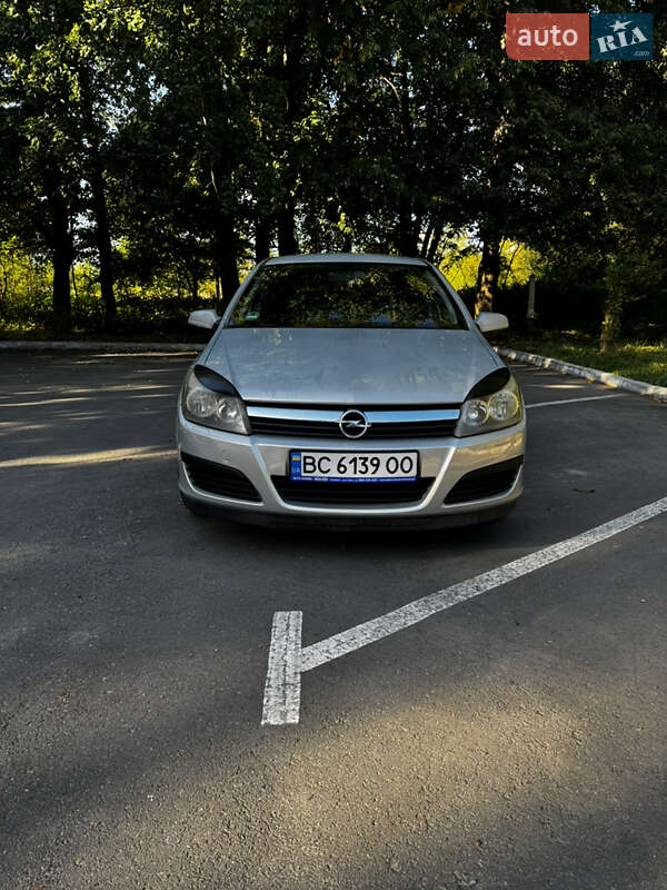 Хэтчбек Opel Astra 2006 в Дрогобыче