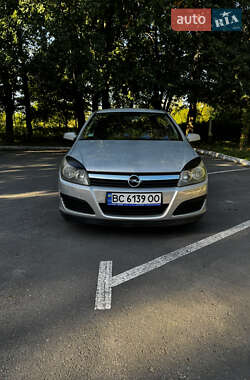 Хэтчбек Opel Astra 2006 в 