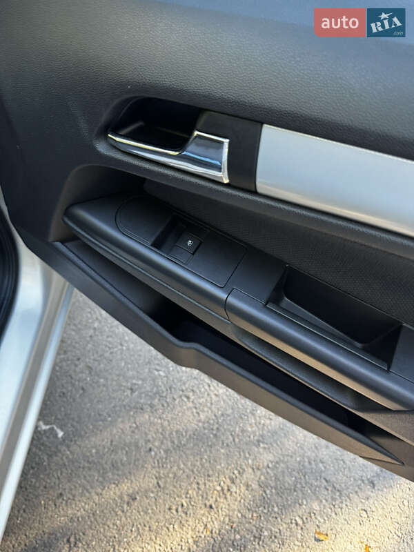 Хэтчбек Opel Astra 2006 в Дрогобыче