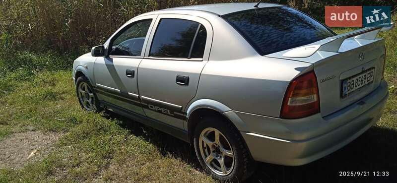Седан Opel Astra 2005 в Кременчуге