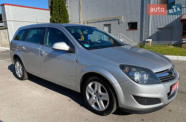 Универсал Opel Astra 2010 в 