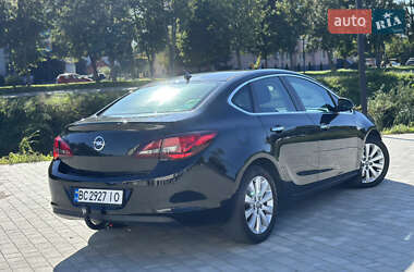 Седан Opel Astra 2012 в 